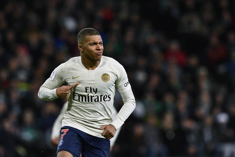 正、副部长迎接周恩来, 见面就挨批评: 两个残废人, 谁让你们来的